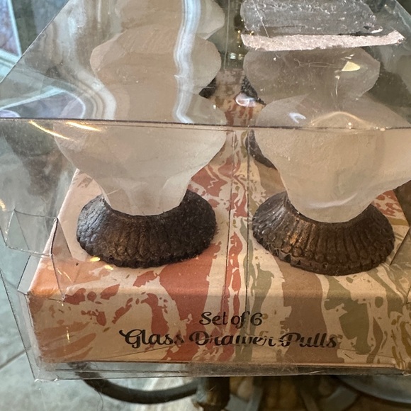 New in Box Set of 6 Frosted Glass Drawer Drawer Pulls - Picture 2 of 13